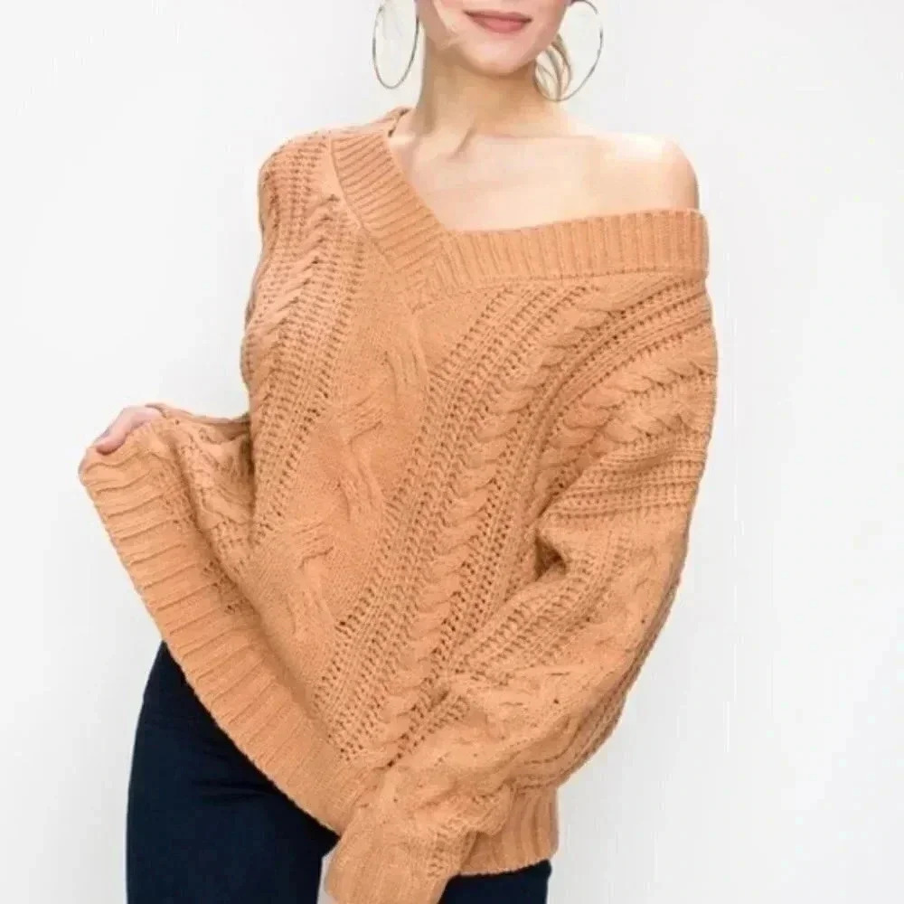 OVERSIZED KNIT SWEATER